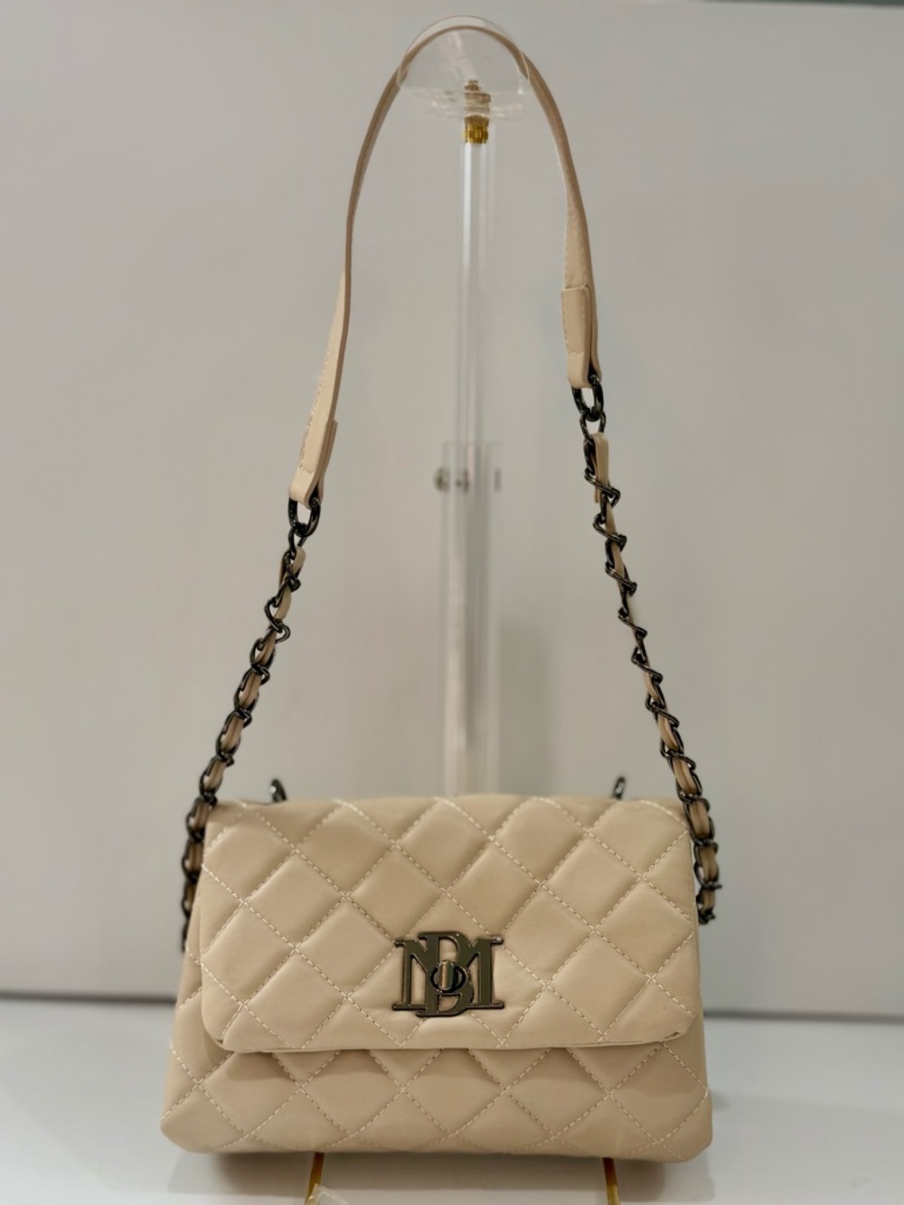 NWT Quilted Cream Chain Shoulder Bag | Gunmetal Hardware | Quiet Luxury